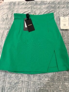 Pinko High Waisted Green Mini Skirt with slit - Size IT38/ US2 - BNWT